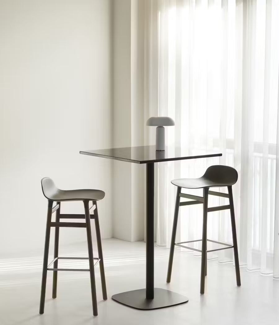 Sgabello Form H65, Acciaio Nero