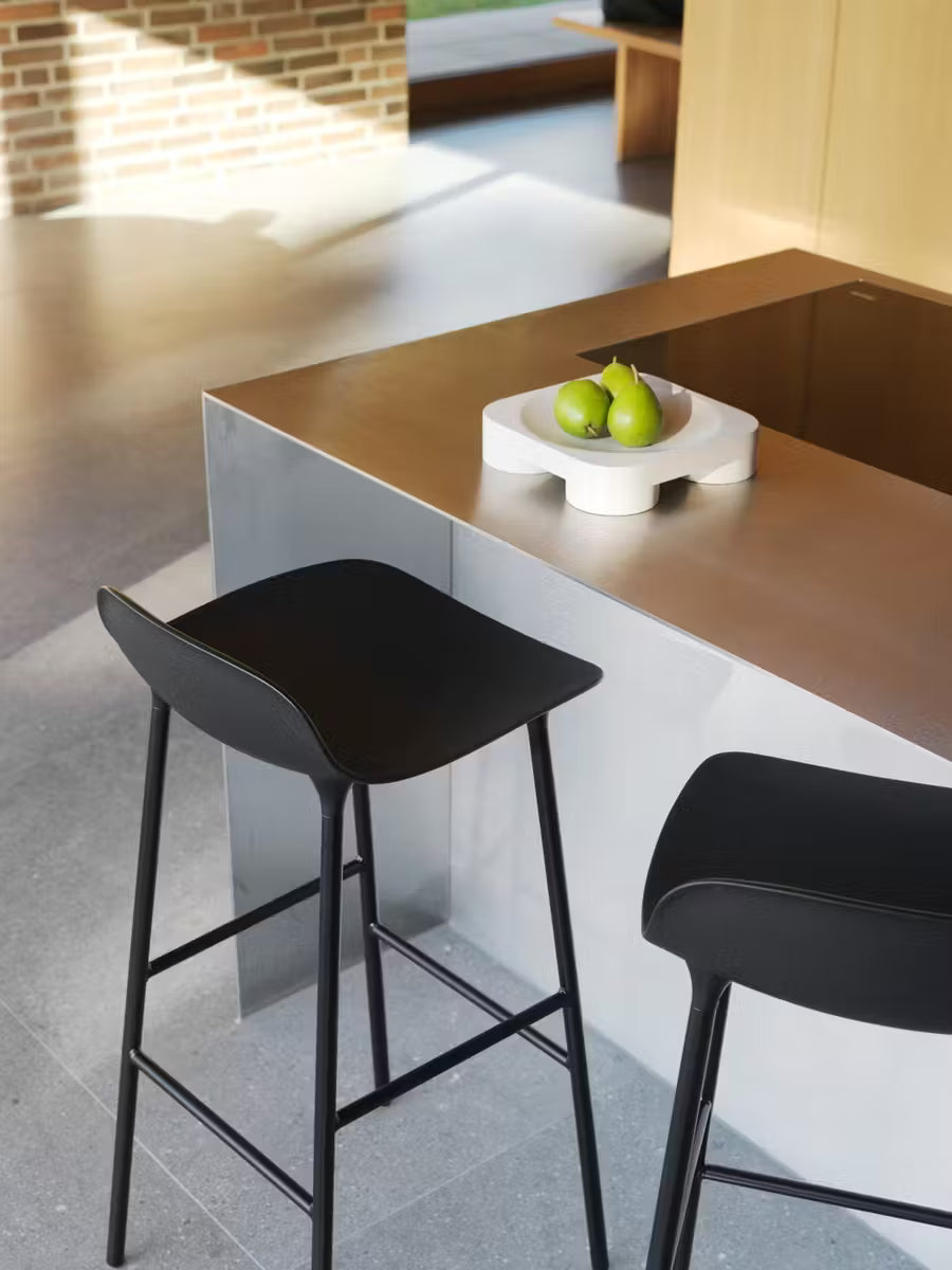 Sgabello Form H65, Acciaio Nero