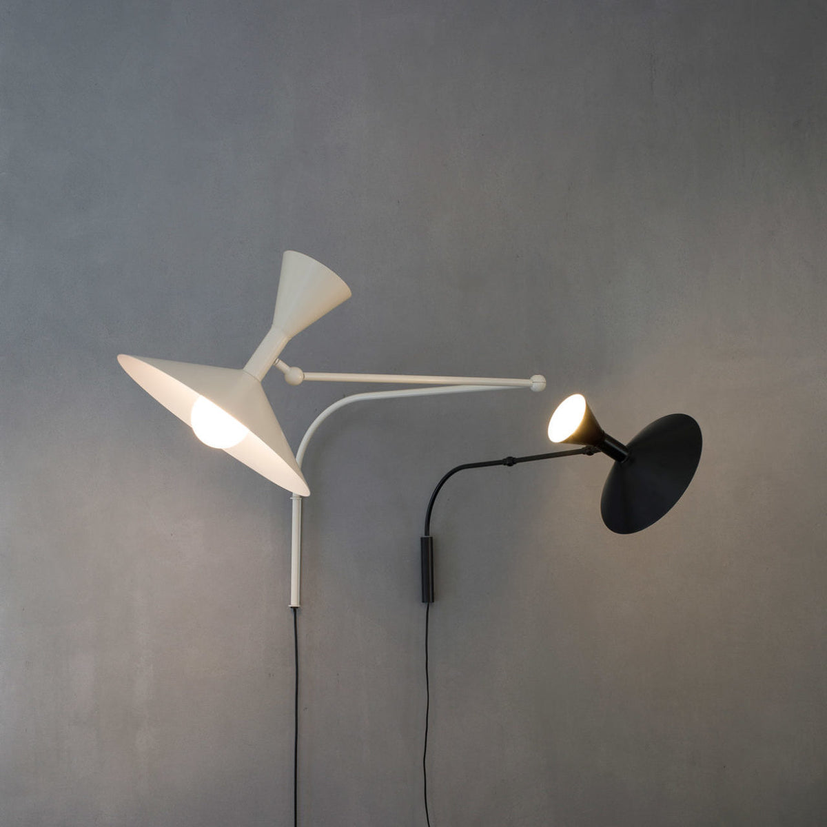 Lampade da parete Lampe de Marseille Nemo, bianca e nera - ambientazione