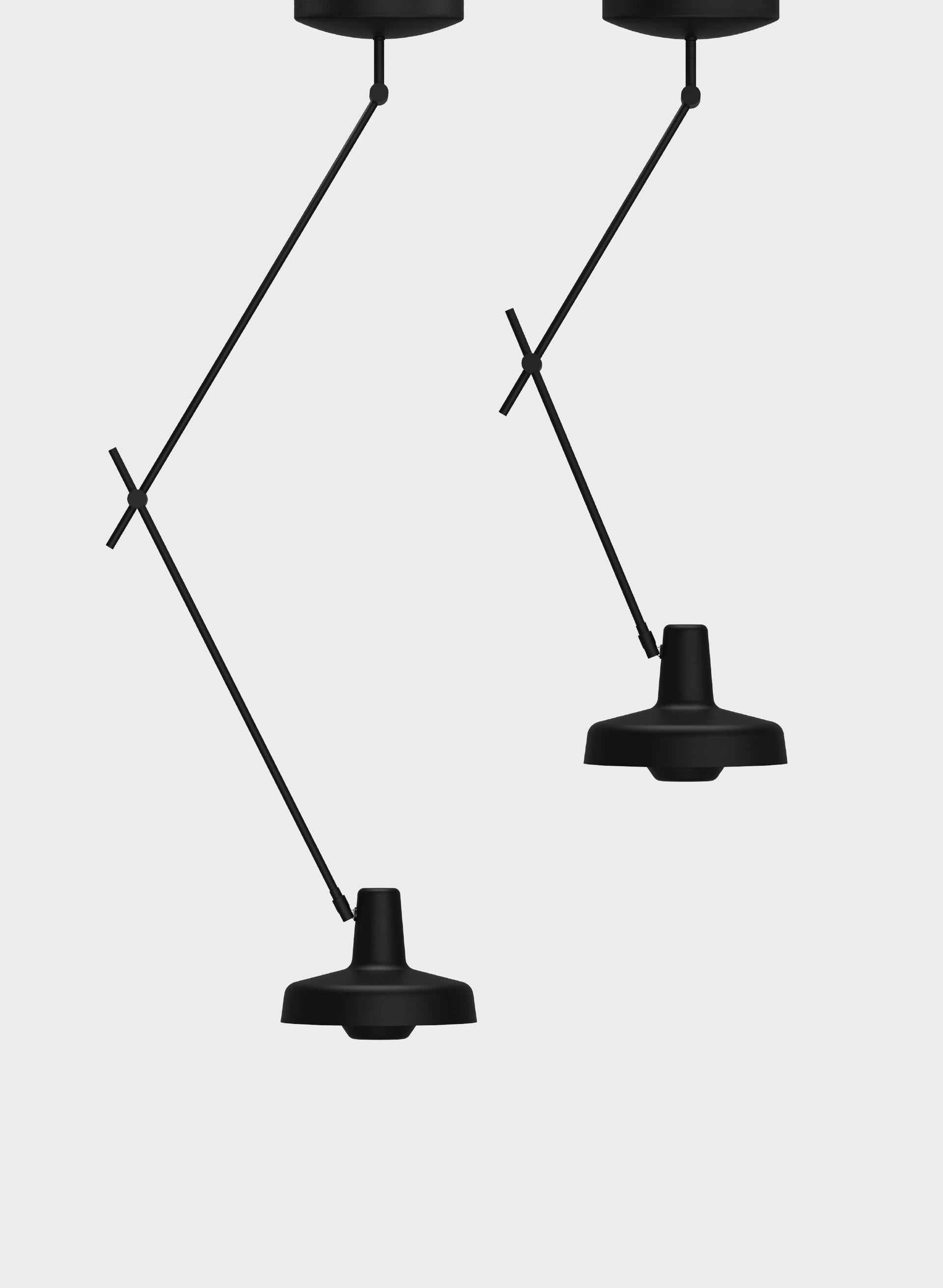 Lampada da soffitto Arigato, vers. Long, col. nera - dettaglio