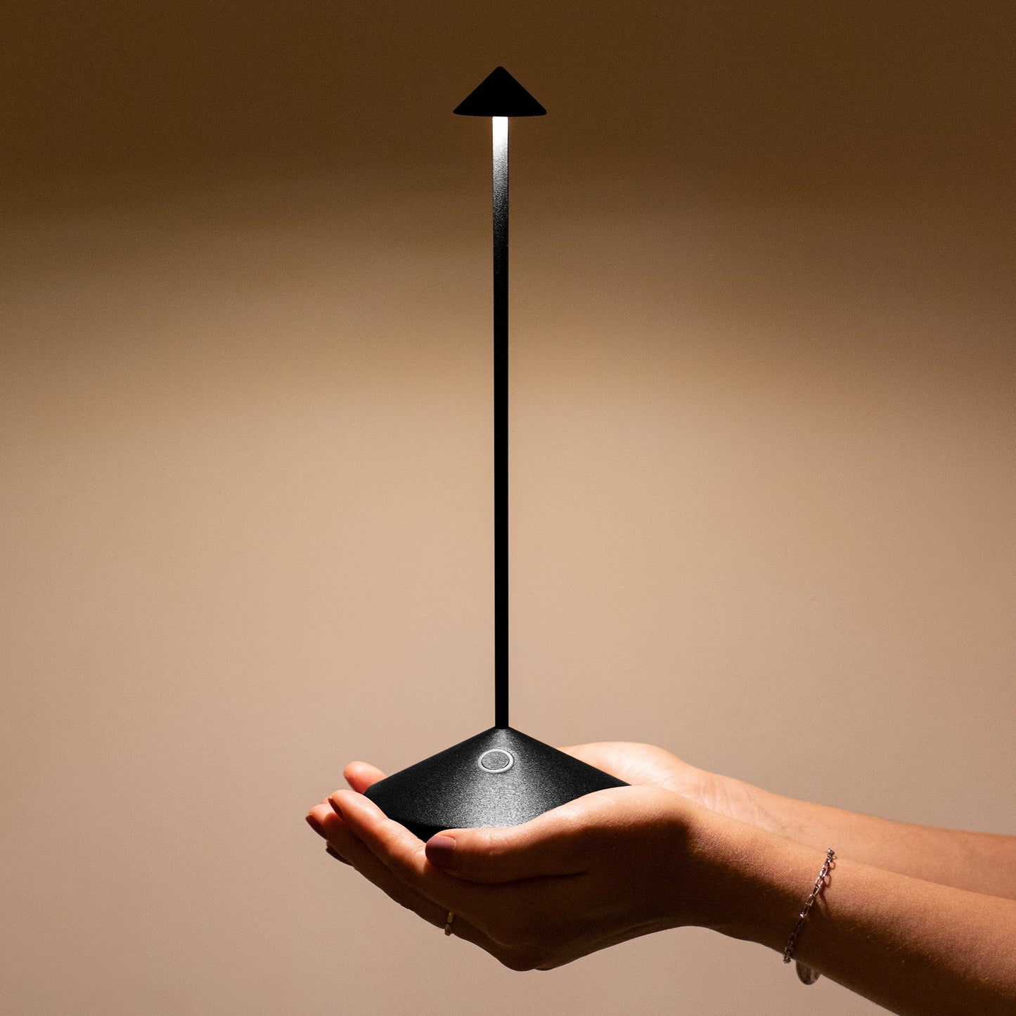 Lampada da tavolo Pina pro