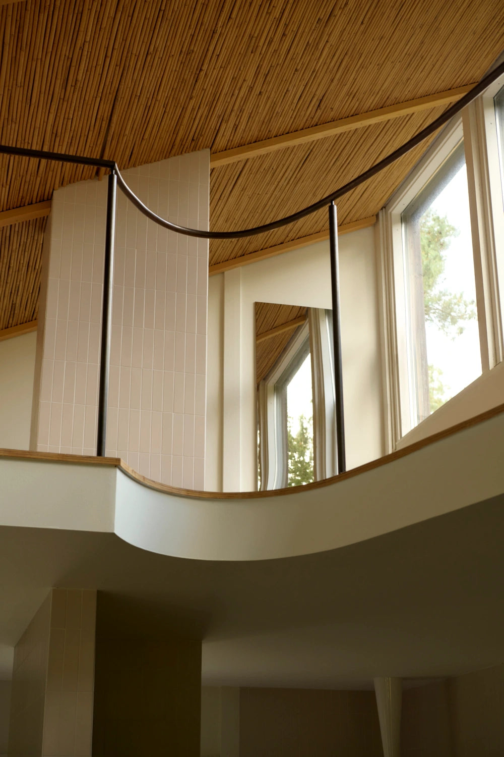 Specchio Pleat MUUTO - scatto editoriale architettonico
